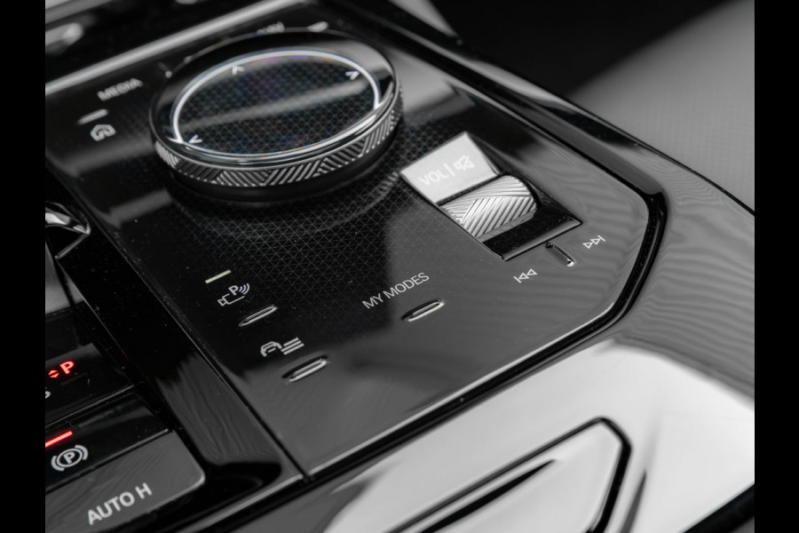 BMW 5 Serie 530e M-Sport Pro - Pano - ACC - Harman Kardon - Head-up - Iconic Glow Exterieur