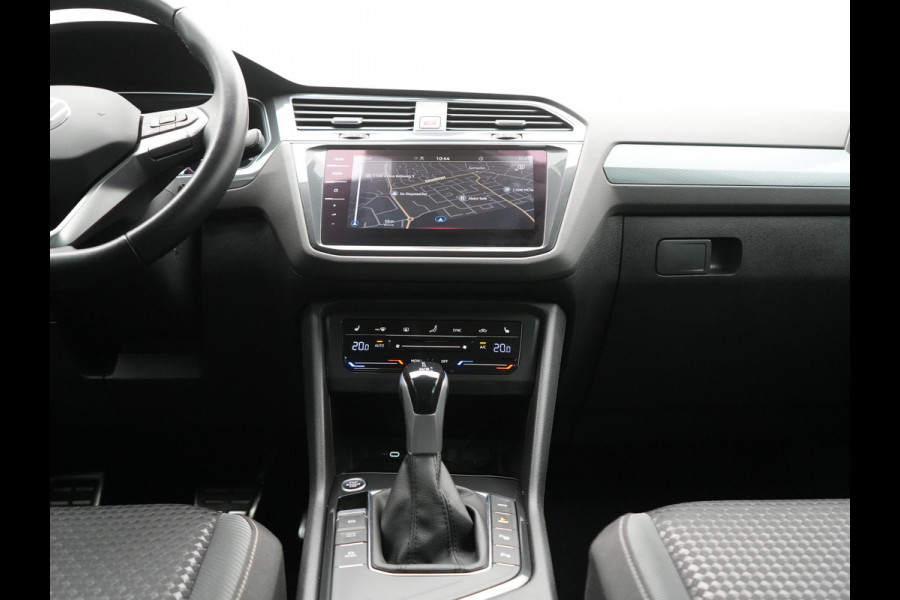 Volkswagen Tiguan 1.4 TSI eHybrid Active Plug In Hybrid 245pk Dealer O.H PHEV | Adaptive Cruise | Camera | Parkassist | Stoelverwarming | Keyless | Apple Carplay | BLIS |