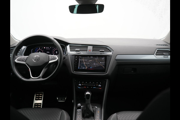 Volkswagen Tiguan 1.4 TSI eHybrid Active Plug In Hybrid 245pk Dealer O.H PHEV | Adaptive Cruise | Camera | Parkassist | Stoelverwarming | Keyless | Apple Carplay | BLIS |