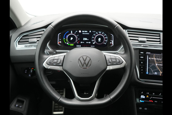Volkswagen Tiguan 1.4 TSI eHybrid Active Plug In Hybrid 245pk Dealer O.H PHEV | Adaptive Cruise | Camera | Parkassist | Stoelverwarming | Keyless | Apple Carplay | BLIS |