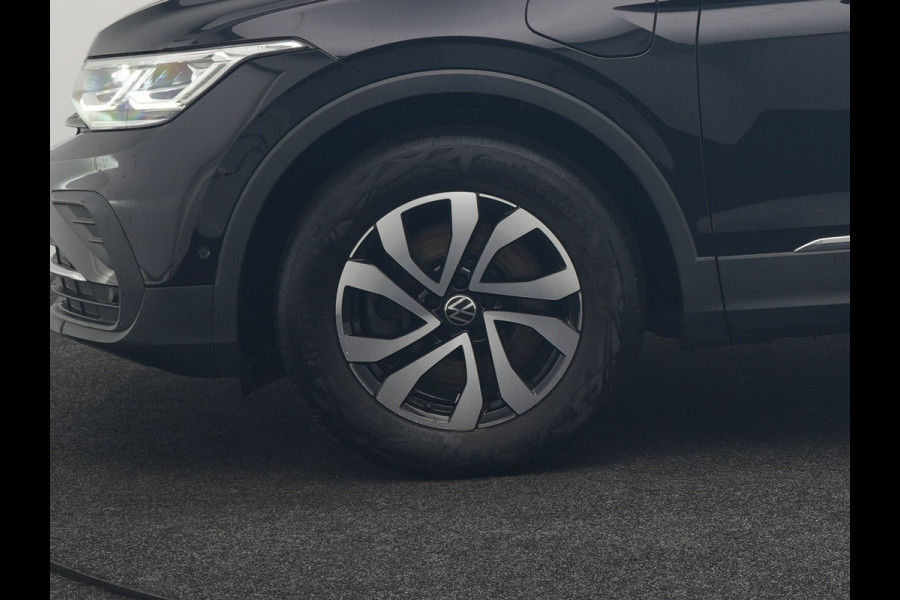 Volkswagen Tiguan 1.4 TSI eHybrid Active Plug In Hybrid 245pk Dealer O.H PHEV | Adaptive Cruise | Camera | Parkassist | Stoelverwarming | Keyless | Apple Carplay | BLIS |