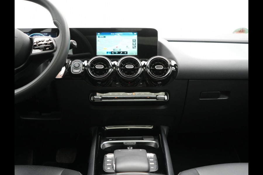 Mercedes-Benz B-Klasse 250 e Plug In Hybrid 218pk Dealer O.H PHEV | Panodak | Camera | Multibeam LED | Parkassist | Stoelverwarming | Navi Full Map | 17"L.M | Climate Control |