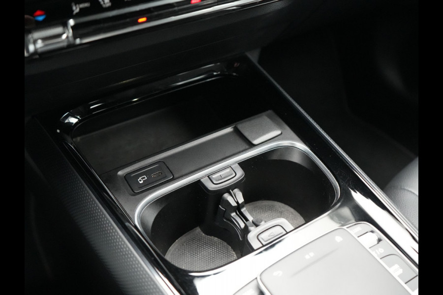Mercedes-Benz B-Klasse 250 e Plug In Hybrid 218pk Dealer O.H PHEV | Panodak | Camera | Multibeam LED | Parkassist | Stoelverwarming | Navi Full Map | 17"L.M | Climate Control |