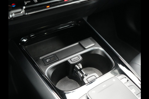 Mercedes-Benz B-Klasse 250 e Plug In Hybrid 218pk Dealer O.H PHEV | Panodak | Camera | Multibeam LED | Parkassist | Stoelverwarming | Navi Full Map | 17"L.M | Climate Control |
