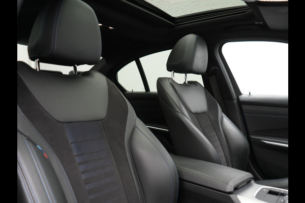 BMW 3 Serie 318i M Sport Shadow 156pk Dealer O.H | Panodak | Alcantara Sportstoelen Verwarmd | Camera & Parkassist | Keyless | Hifi Audio | Apple Carplay | 18"L.M | Sfeerverlichting |