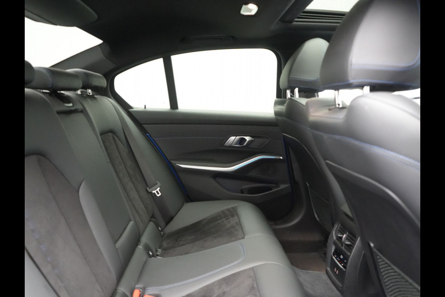 BMW 3 Serie 318i M Sport Shadow 156pk Dealer O.H | Panodak | Alcantara Sportstoelen Verwarmd | Camera & Parkassist | Keyless | Hifi Audio | Apple Carplay | 18"L.M | Sfeerverlichting |