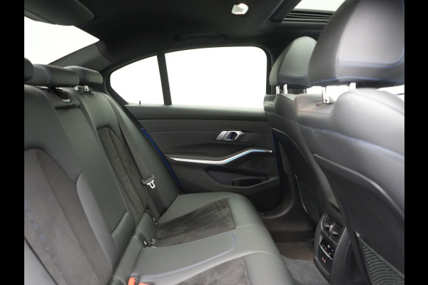 BMW 3 Serie 318i M Sport Shadow 156pk Dealer O.H | Panodak | Alcantara Sportstoelen Verwarmd | Camera & Parkassist | Keyless | Hifi Audio | Apple Carplay | 18"L.M | Sfeerverlichting |