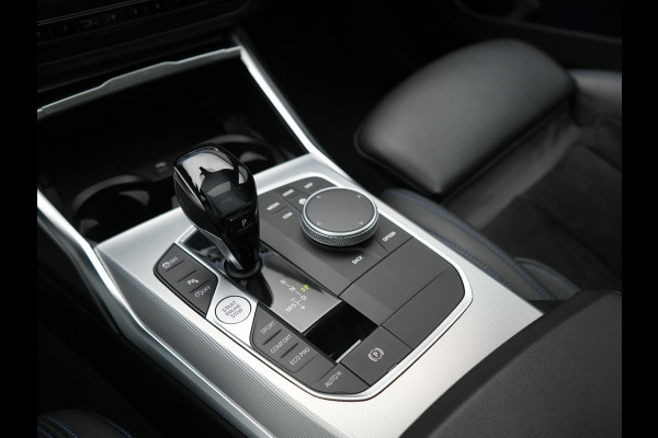 BMW 3 Serie 318i M Sport Shadow 156pk Dealer O.H | Panodak | Alcantara Sportstoelen Verwarmd | Camera & Parkassist | Keyless | Hifi Audio | Apple Carplay | 18"L.M | Sfeerverlichting |