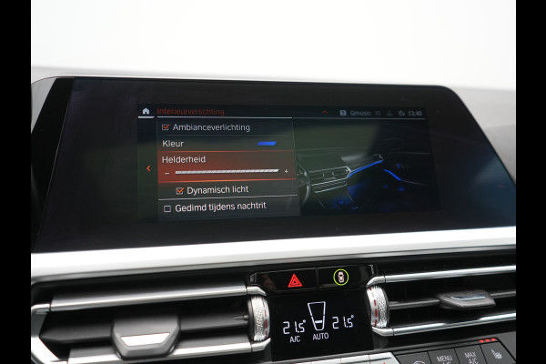 BMW 3 Serie 318i M Sport Shadow 156pk Dealer O.H | Panodak | Alcantara Sportstoelen Verwarmd | Camera & Parkassist | Keyless | Hifi Audio | Apple Carplay | 18"L.M | Sfeerverlichting |