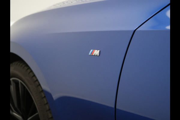 BMW 3 Serie 318i M Sport Shadow 156pk Dealer O.H | Panodak | Alcantara Sportstoelen Verwarmd | Camera & Parkassist | Keyless | Hifi Audio | Apple Carplay | 18"L.M | Sfeerverlichting |