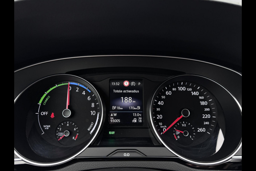 Volkswagen Passat Variant 1.4 TSI PHEV GTE | Trekhaak | Matrix LED | 360 cam | Massage | ACC | Stoelvw v+a | Head Up | Dodehoek