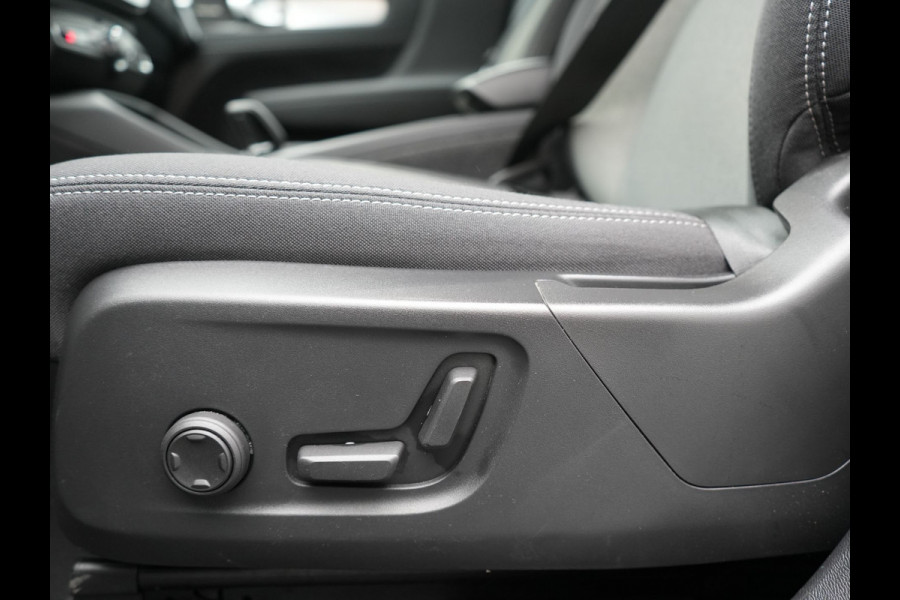 Volvo XC40 T4 Plus Bright Plug In Hybrid 211pk Dealer O.H. PHEV | Adaptive Cruise | Camera | Sportstoelen Memory & Verwarmd | Harman / Kardon | Stuur Verwarmd | Apple Carplay | Keyless | Navigatie | DAB |