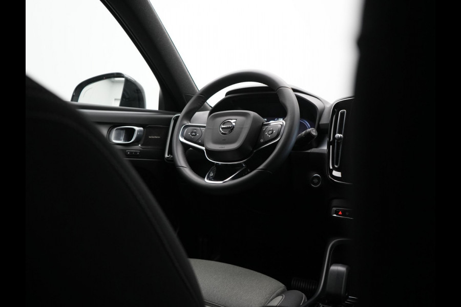 Volvo XC40 T4 Plus Bright Plug In Hybrid 211pk Dealer O.H. PHEV | Adaptive Cruise | Camera | Sportstoelen Memory & Verwarmd | Harman / Kardon | Stuur Verwarmd | Apple Carplay | Keyless | Navigatie | DAB |