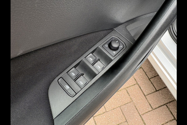 Škoda Kamiq 1.0 TSi 115pk Business Edition PANORAMADAK/VIRTUAL/CAMERA/PDC/19INCH/TREKHAAK