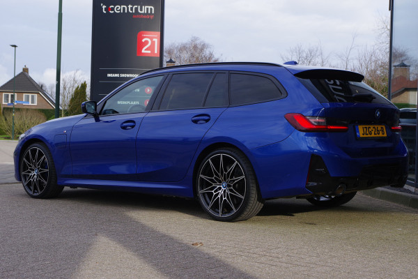 BMW 3 Serie Touring 330e 293 PK xDrive M Sport Pro PHEV, Panoramadak, Kuipstoelen, Head-Up, Adap. Cruise Control