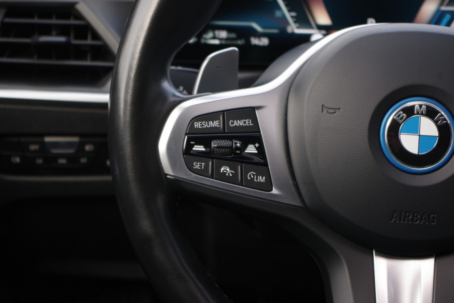 BMW 3 Serie Touring 330e 293 PK xDrive M Sport Pro PHEV, Panoramadak, Kuipstoelen, Head-Up, Adap. Cruise Control