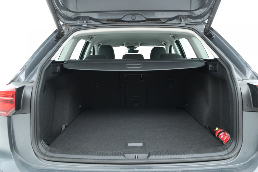 Volkswagen Golf Variant 1.0 eTSI Life Automaat, Navigatie, Digital Dash