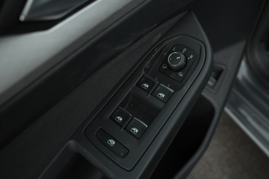 Volkswagen Golf Variant 1.0 eTSI Life Automaat, Navigatie, Digital Dash