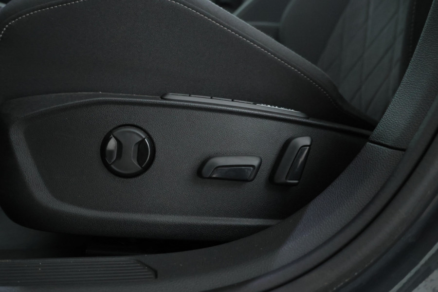 Volkswagen Golf Variant 1.0 eTSI Life Automaat, Navigatie, Digital Dash