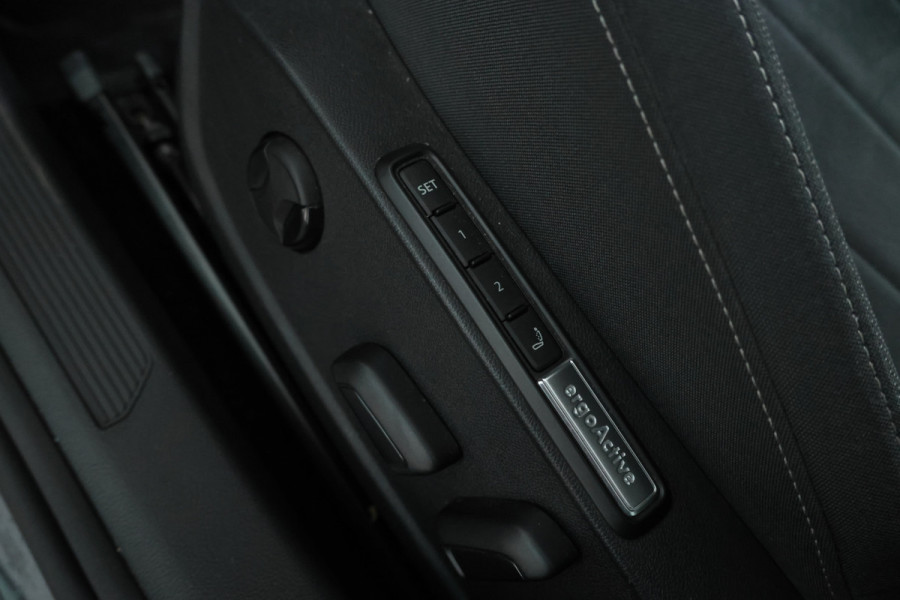 Volkswagen Golf Variant 1.0 eTSI Life Automaat, Navigatie, Digital Dash