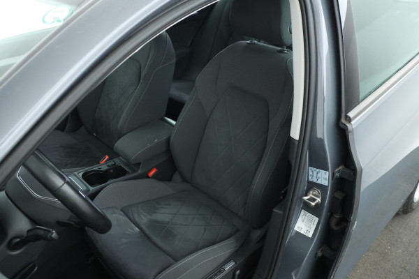 Volkswagen Golf Variant 1.0 eTSI Life Automaat, Navigatie, Digital Dash