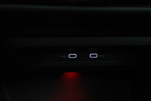 Volkswagen Golf Variant 1.0 eTSI Life Automaat, Navigatie, Digital Dash