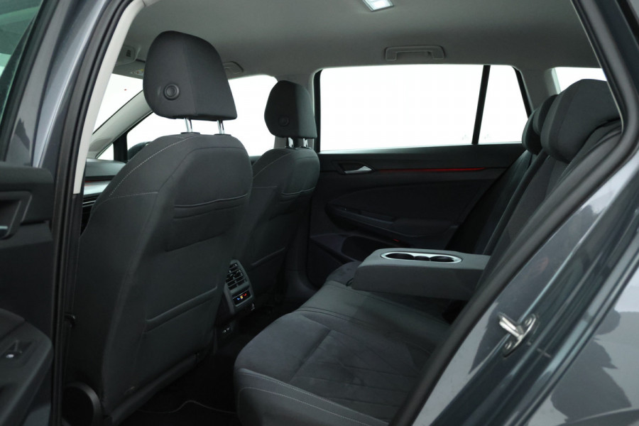 Volkswagen Golf Variant 1.0 eTSI Life Automaat, Navigatie, Digital Dash