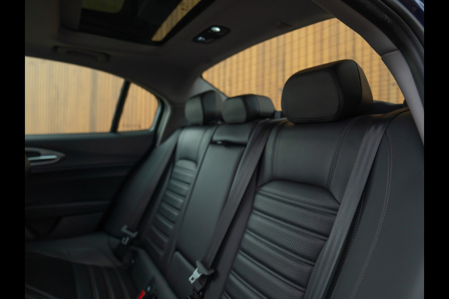 Alfa Romeo Giulia 2.0T B-Tech | Pano-dak | Veloce stoelen | Adapt. cruise
