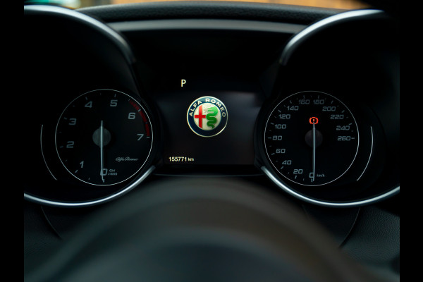 Alfa Romeo Giulia 2.0T B-Tech | Pano-dak | Veloce stoelen | Adapt. cruise