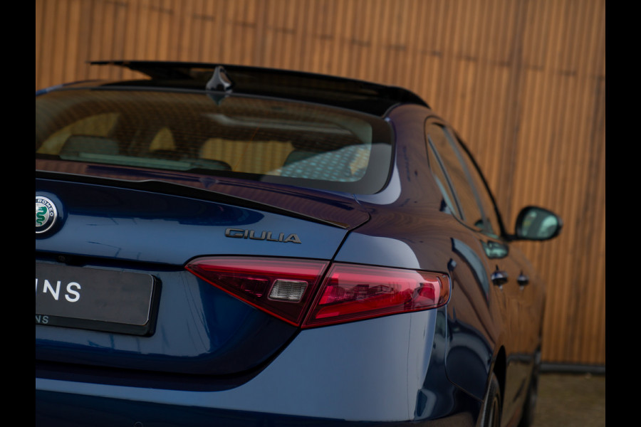 Alfa Romeo Giulia 2.0T B-Tech | Pano-dak | Veloce stoelen | Adapt. cruise