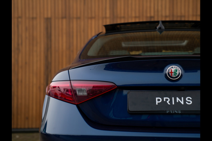 Alfa Romeo Giulia 2.0T B-Tech | Pano-dak | Veloce stoelen | Adapt. cruise