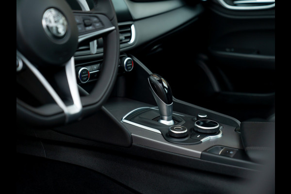 Alfa Romeo Giulia 2.0T B-Tech | Pano-dak | Veloce stoelen | Adapt. cruise