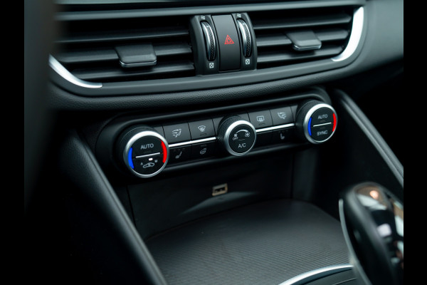 Alfa Romeo Giulia 2.0T B-Tech | Pano-dak | Veloce stoelen | Adapt. cruise
