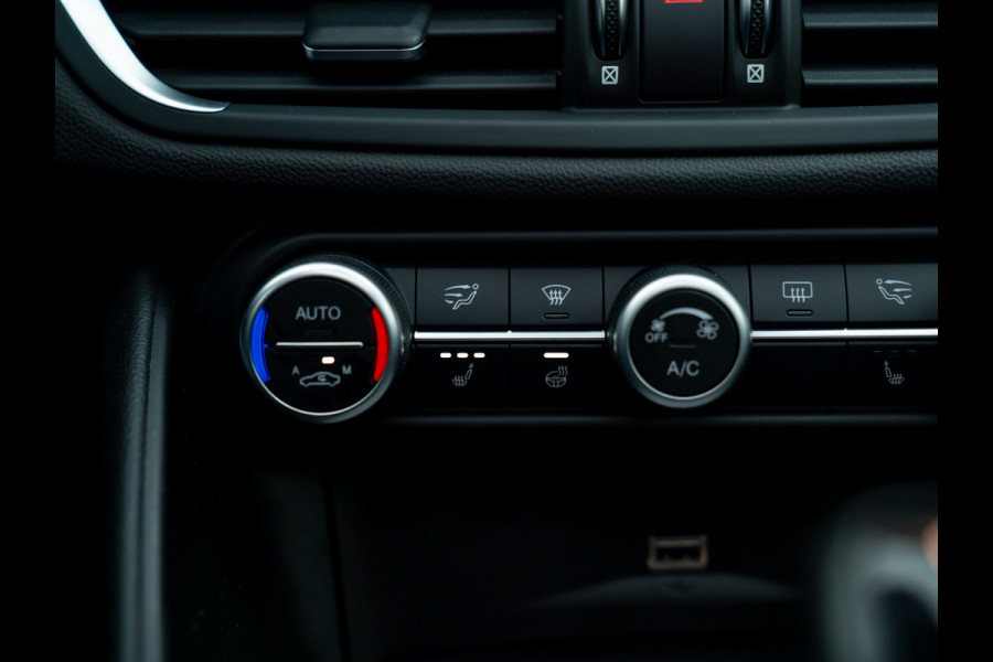 Alfa Romeo Giulia 2.0T B-Tech | Pano-dak | Veloce stoelen | Adapt. cruise
