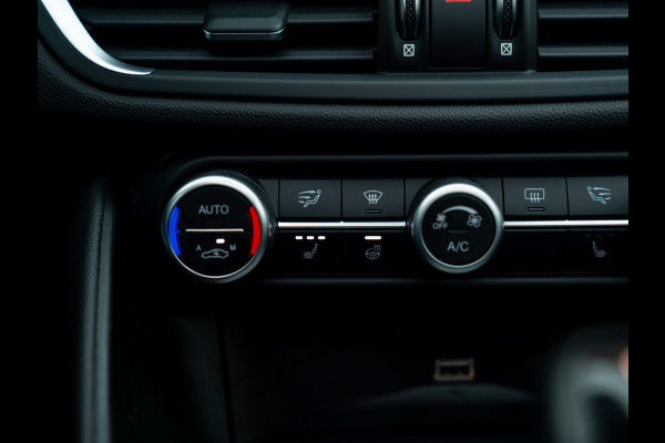 Alfa Romeo Giulia 2.0T B-Tech | Pano-dak | Veloce stoelen | Adapt. cruise
