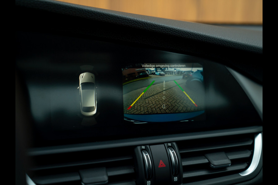 Alfa Romeo Giulia 2.0T B-Tech | Pano-dak | Veloce stoelen | Adapt. cruise