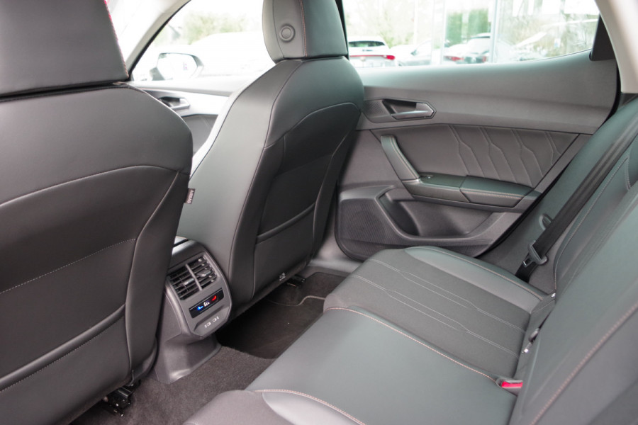 CUPRA Formentor 1.4 e-Hybrid 204 PK Adrenaline PHEV, Adap. Cruise Control, Camera, LED, Winterpakket