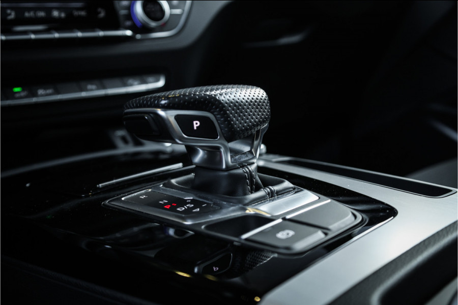 Audi Q5 50 TFSI e S edition - Panorama | Elek. Trekhaak | Stoelverwarming | Camera