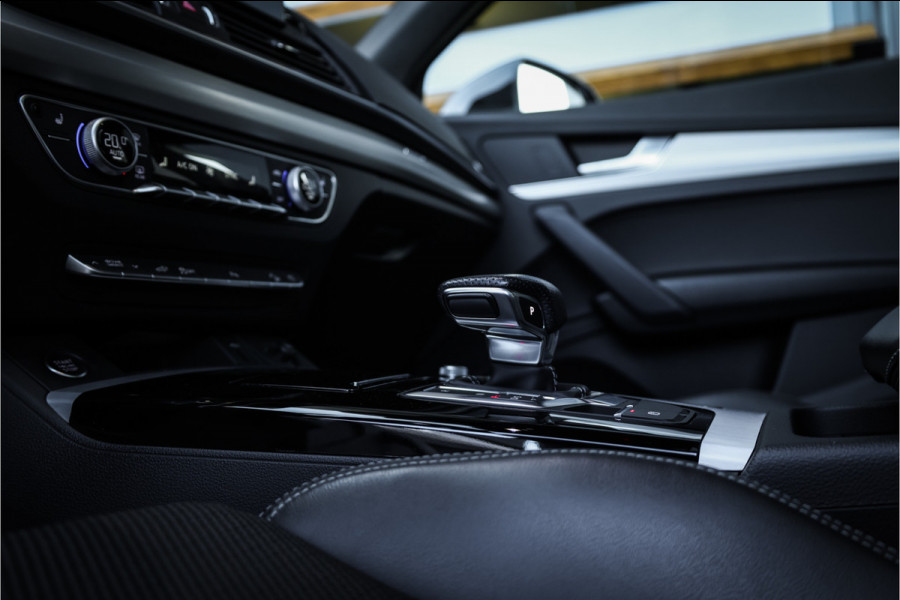 Audi Q5 50 TFSI e S edition - Panorama | Elek. Trekhaak | Stoelverwarming | Camera
