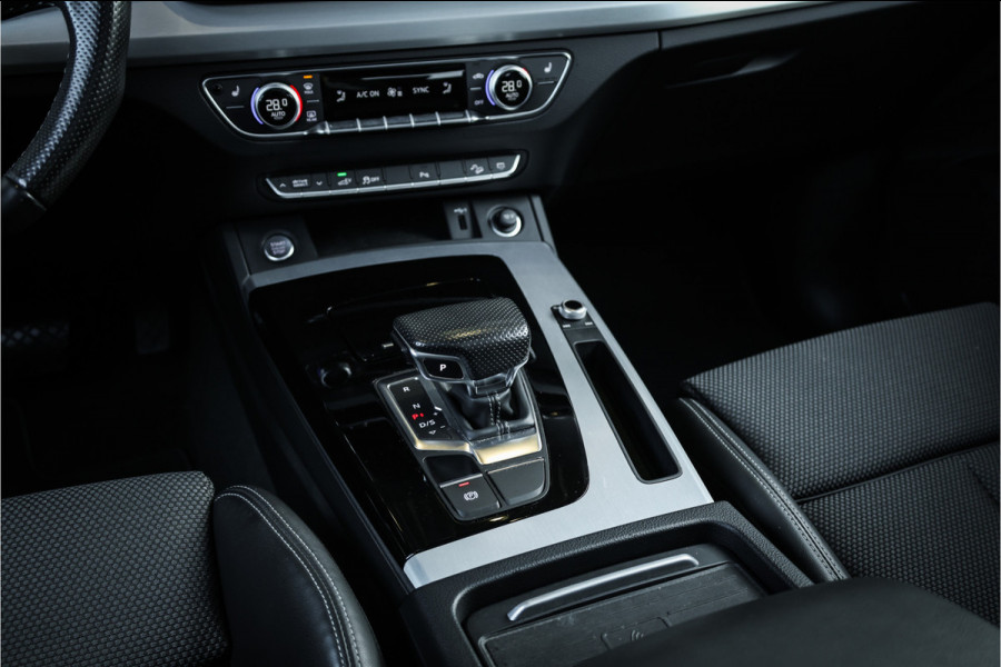 Audi Q5 50 TFSI e S edition - Panorama | Elek. Trekhaak | Stoelverwarming | Camera