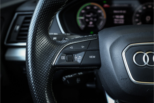 Audi Q5 50 TFSI e S edition - Panorama | Elek. Trekhaak | Stoelverwarming | Camera