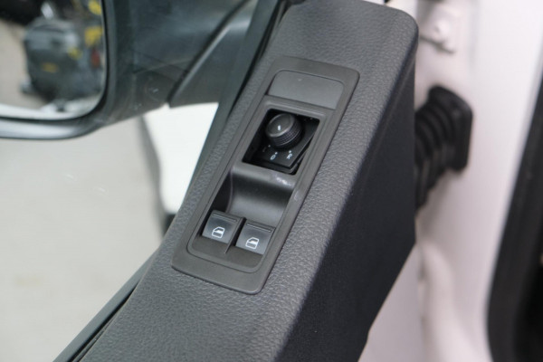 Volkswagen Transporter 2.0 TDI L1H1 DC - Airco, Cruise, Trekhaak.