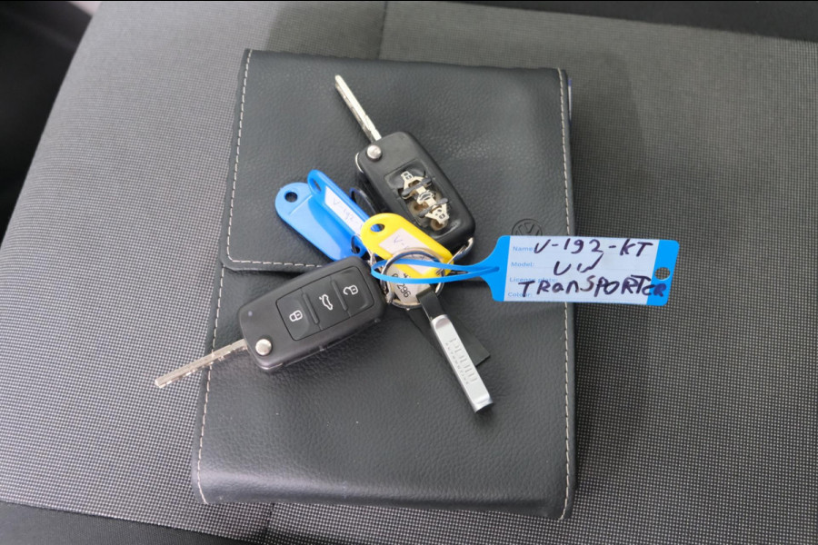 Volkswagen Transporter 2.0 TDI L1H1 DC - Airco, Cruise, Trekhaak.