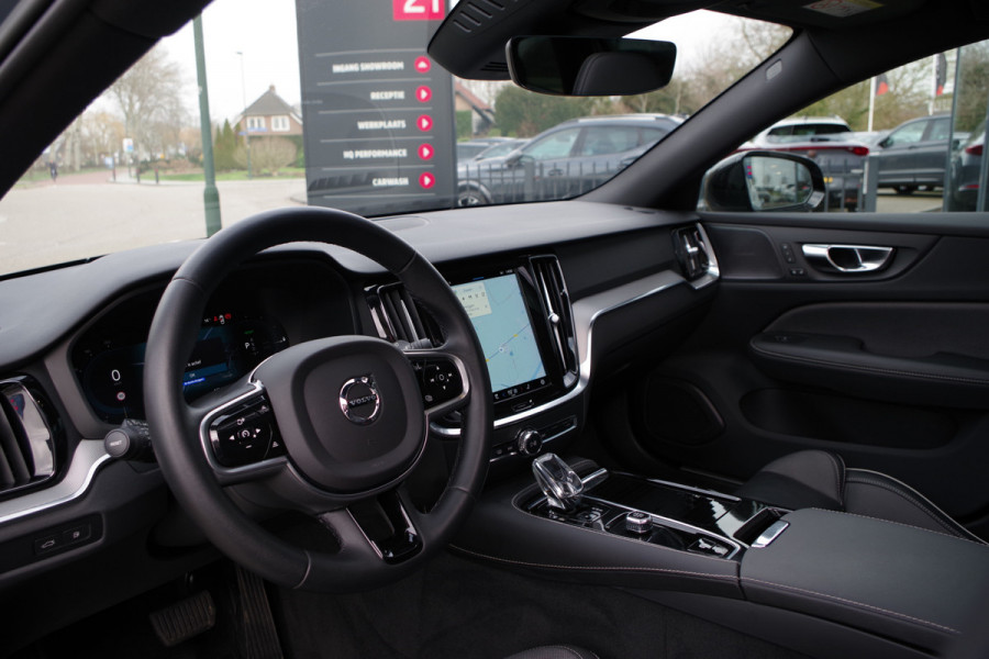 Volvo V60 2.0 T6 Plug-in Hybrid AWD 350 PK Ultimate Dark Long Range, Panoramadak, Trekhaak, H/K Sound, Adap. Cruise Control