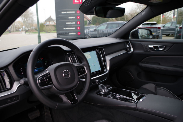 Volvo V60 2.0 T6 Plug-in Hybrid AWD 350 PK Ultimate Dark Long Range, Panoramadak, Trekhaak, H/K Sound, Adap. Cruise Control