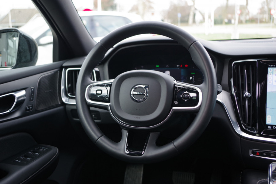 Volvo V60 2.0 T6 Plug-in Hybrid AWD 350 PK Ultimate Dark Long Range, Panoramadak, Trekhaak, H/K Sound, Adap. Cruise Control