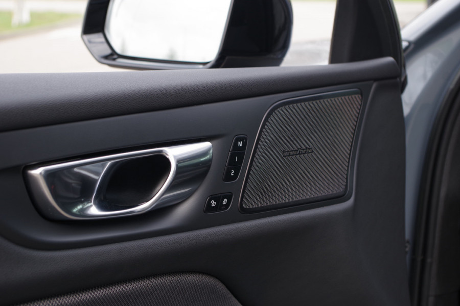 Volvo V60 2.0 T6 Plug-in Hybrid AWD 350 PK Ultimate Dark Long Range, Panoramadak, Trekhaak, H/K Sound, Adap. Cruise Control