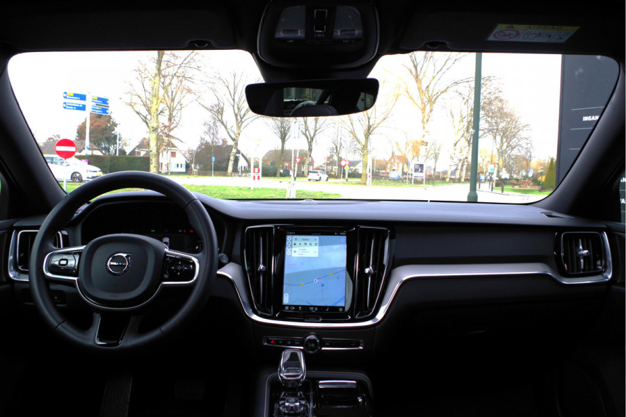 Volvo V60 2.0 T6 Plug-in Hybrid AWD 350 PK Ultimate Dark Long Range, Panoramadak, Trekhaak, H/K Sound, Adap. Cruise Control