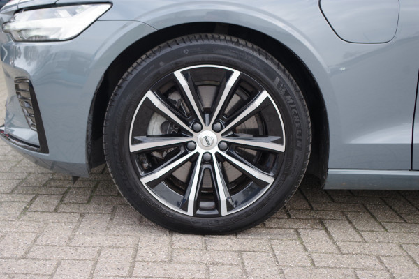 Volvo V60 2.0 T6 Plug-in Hybrid AWD 350 PK Ultimate Dark Long Range, Panoramadak, Trekhaak, H/K Sound, Adap. Cruise Control
