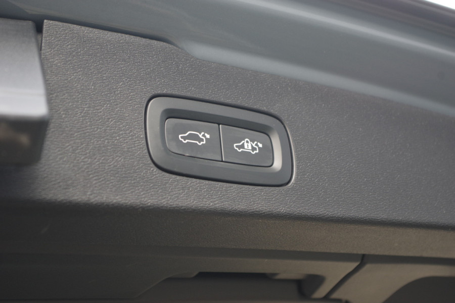 Volvo V60 2.0 T6 Plug-in Hybrid AWD 350 PK Ultimate Dark Long Range, Panoramadak, Trekhaak, H/K Sound, Adap. Cruise Control